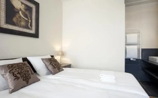 Hugo Apartments - photo 4