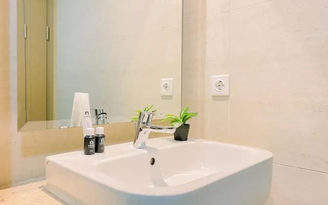 Good Place And Strategic Studio Gold Coast Apartment Pik - photo 5