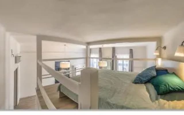 Stunning Oktogon Home - photo 2