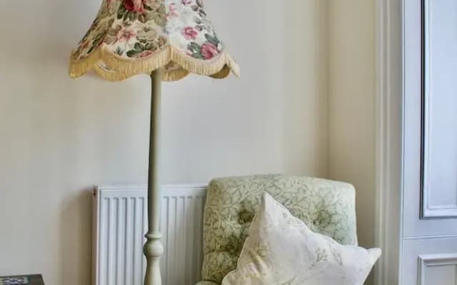 1 Bedroom Flat in Central Edinburgh - photo 5