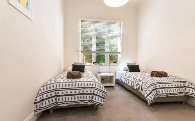 Hunter · Close to Smith St Courtyard + Parking - photo 3