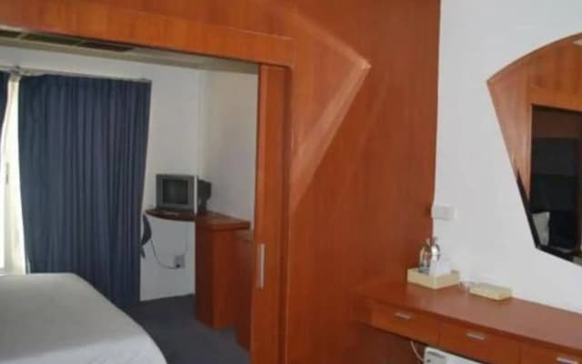 Suriwongse Hotel - photo 5