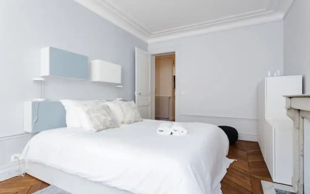 River Seine - Notre Dame Apartment - photo 4