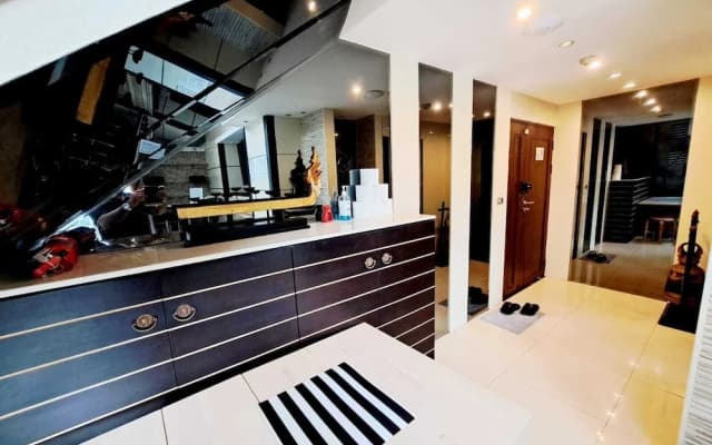 7B - 5 Bedroom Downtown Penthouse With Shared Pool - photo 2