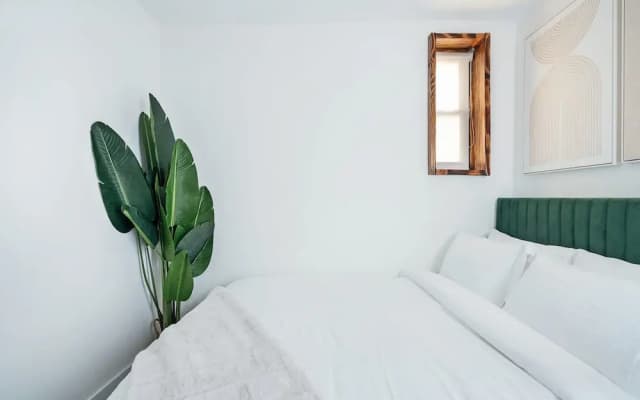 48-3fe 2BR Prime Midtown West - photo 5