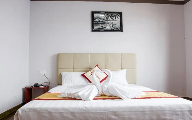 QaMi Hotel - photo 4