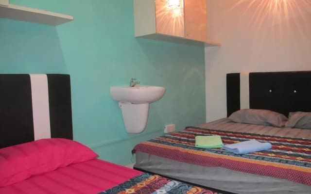Gurney Budget Inn - Hostel - photo 5