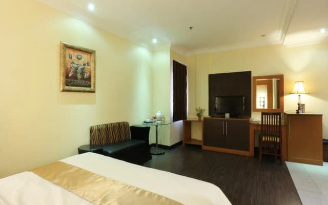 Coin's Hotel Jakarta - photo 3
