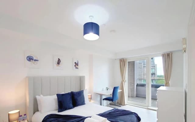 Deluxe Serviced Three Bedroom Apartment - photo 2