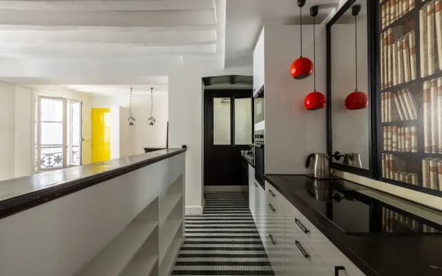 Bauhaus Magic in the Marais - photo 5