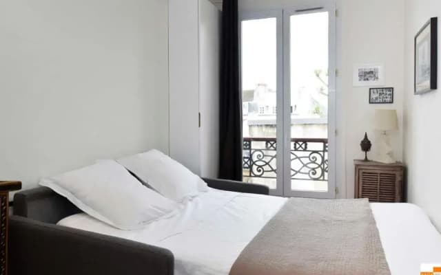 204340 - A two-room apartment with traditional chic style in the Marais - photo 2
