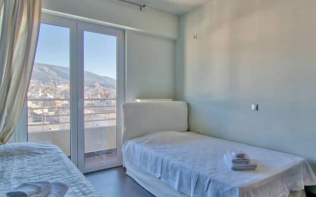 Pristine penthouse with Parthenon view by the pool - photo 3