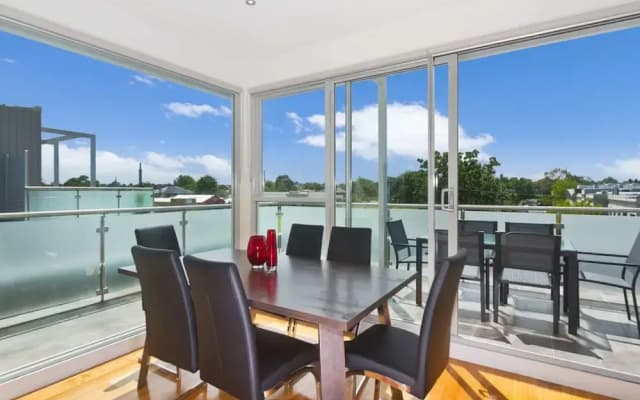Executive Living in Caulfield - photo 3