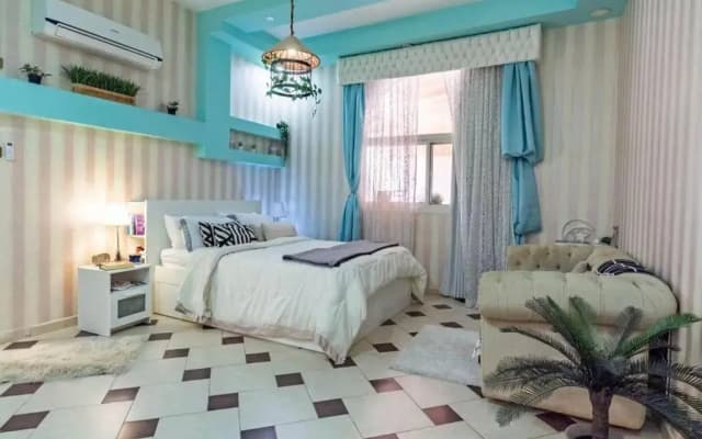 Cheerful 5-Bedroom Villa with Pool - photo 3