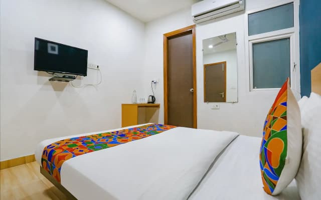 Hotel Silver Saffron Peeragarhi - photo 4