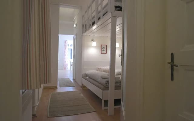 Budget Apartment by Hi5 - Veres Pálné - photo 2