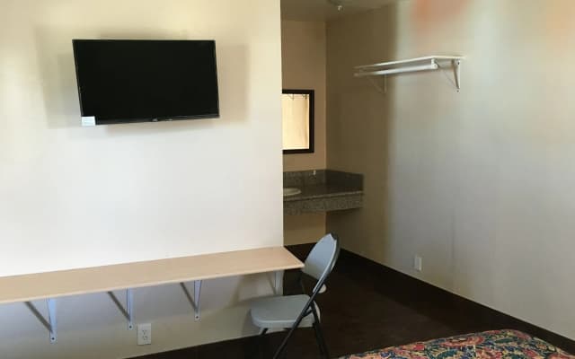 Eastsider Motel - photo 3