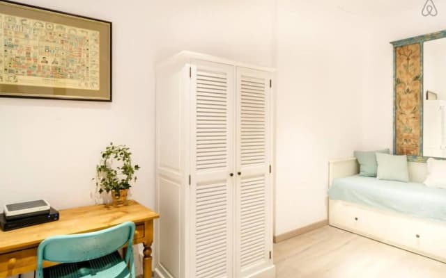 Explore a Walkable Neighborhood around a Comfy Apartment - photo 5