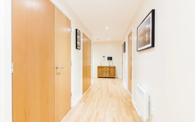 Modern Two Bedroom Apartment - photo 4