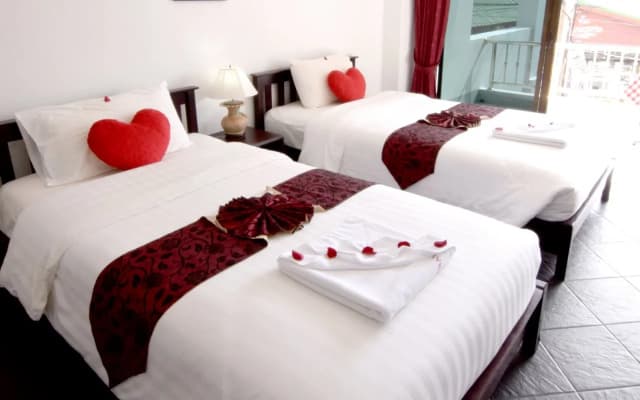 Dengs Kamala GuestHouse - photo 4