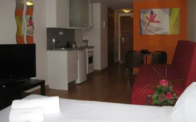Apartamentos H2 Gran Via - photo 4
