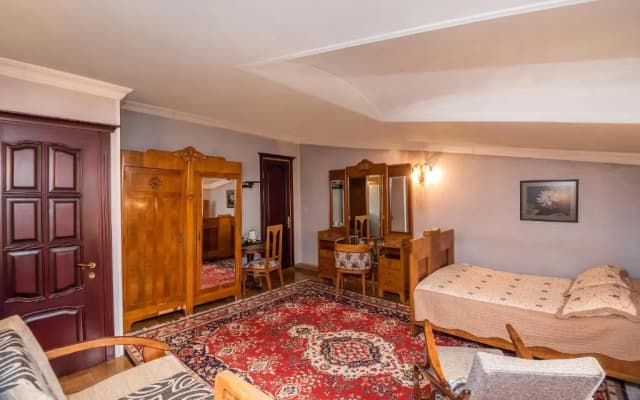 Lia's Guest House - photo 4