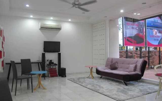 Gurney Budget Inn - Hostel - photo 2