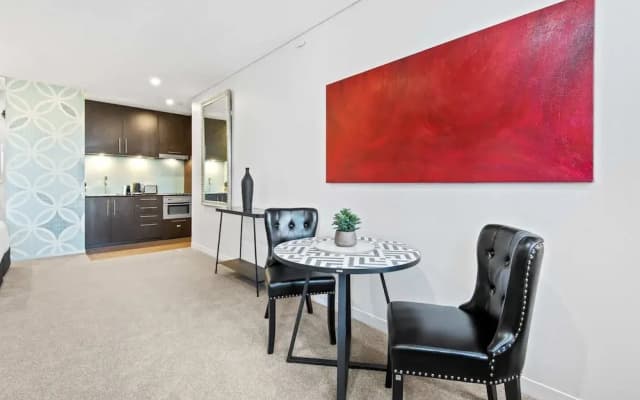 Charming 1-bed Central Studio Apartment - photo 5