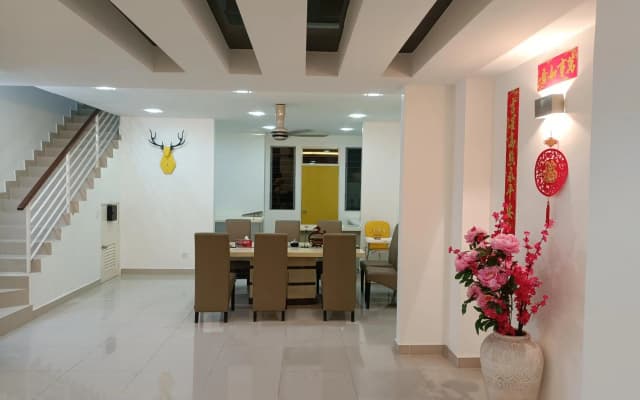 Entire Residential Home•Jia Residences Bkt Serdang沙登温暖的家 - photo 2