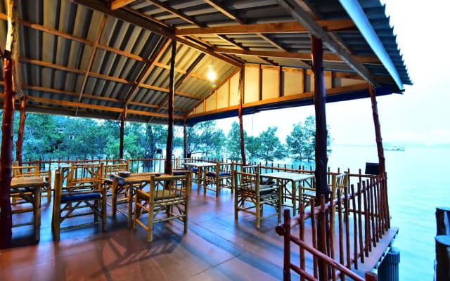 Chomlay Room & Restaurant - photo 3