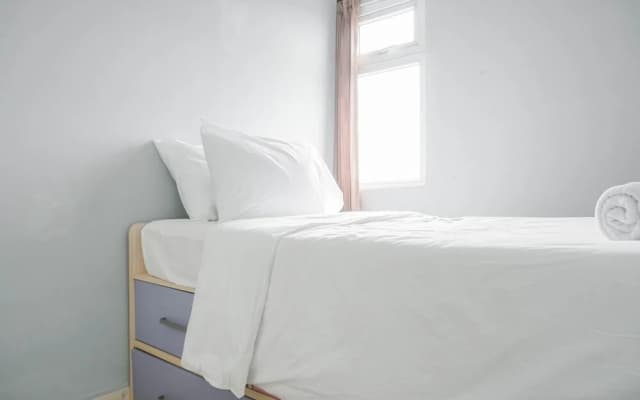 Nice And Cozy Living 2Br At Green Pramuka City Apartment - photo 2
