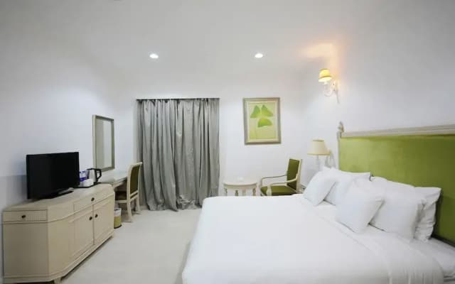 Crown Park Hotel - photo 4