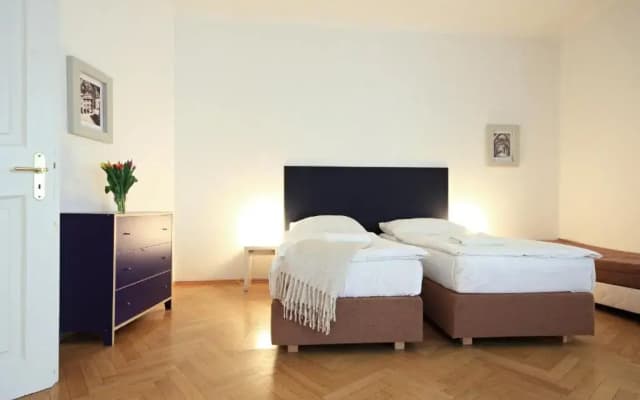 Quadrio Bedroom Central Apartment - photo 2