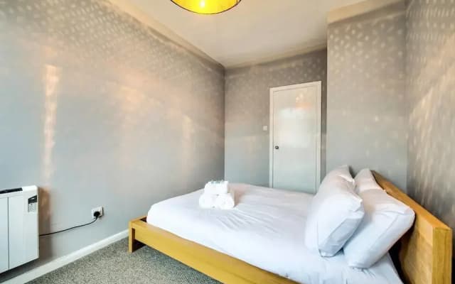 Old Town Edinburgh Apartment: Heart of the Action - photo 3