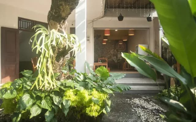 Miraa Guest House & Resto - photo 4