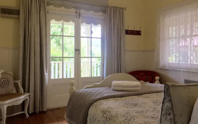 Brentwood Cottage - photo 2