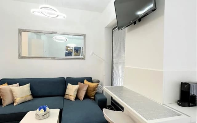 Luxury 5 Star Studio in the City Center with Pool - photo 4