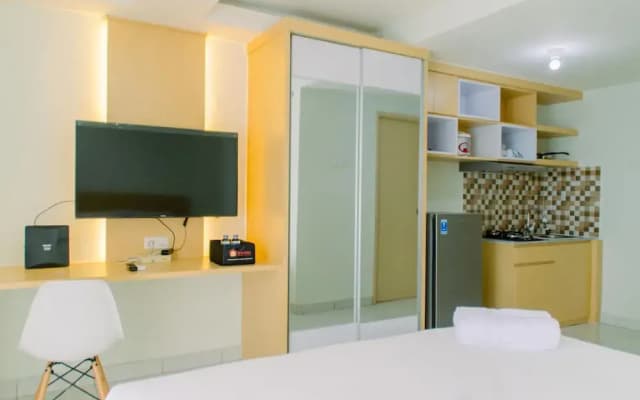 Comfortable And Minimalist Studio At Amethyst Apartment - photo 5