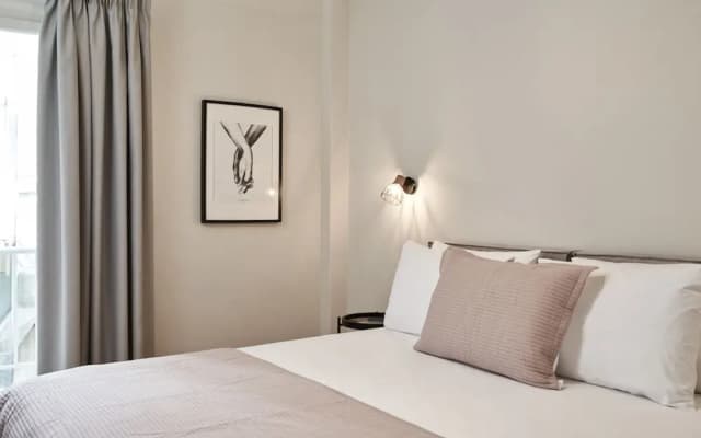 Ilisia Park Contemporary 2BD Condo - photo 3