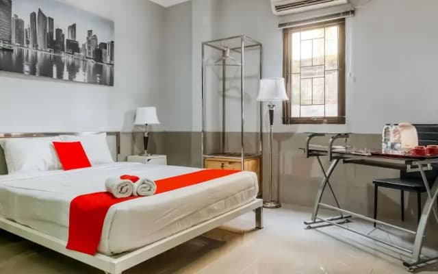 RedDoorz Plus near Mall Taman Anggrek 2 - photo 3