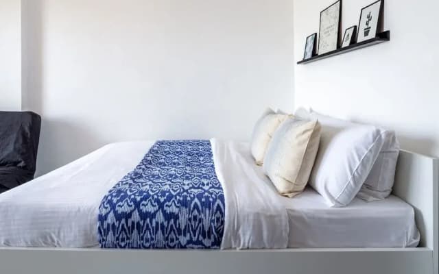 Stylish and Comfy Studio in Lakeside Impz! - photo 2