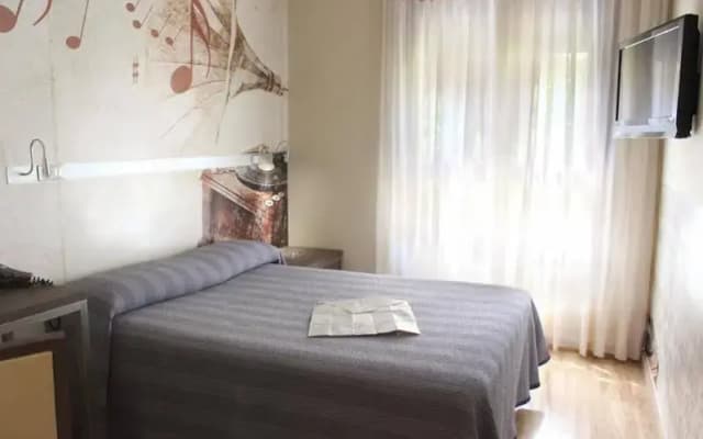 Hostal 4C Cuatro Caminos - photo 5