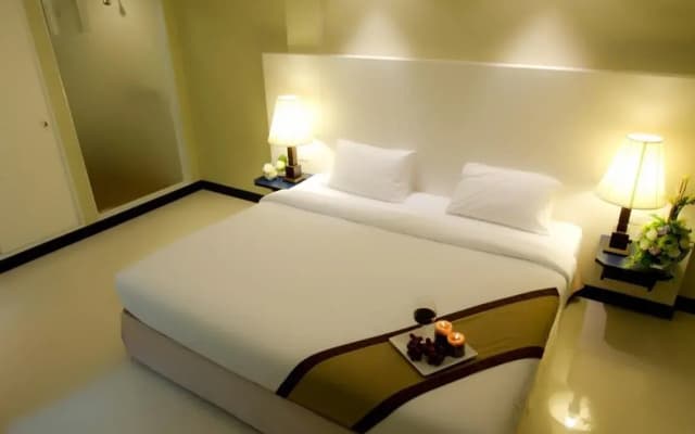 Fourteen Again Hotel - photo 2