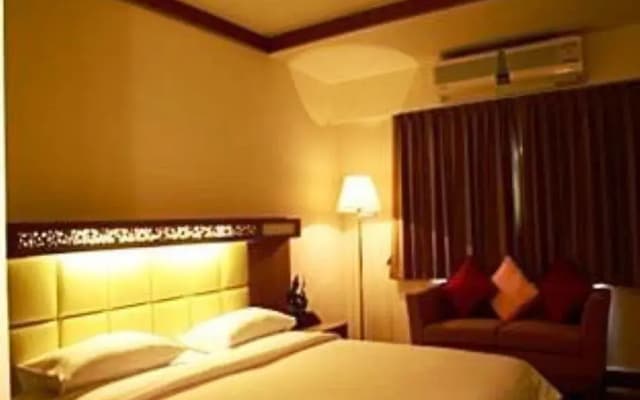 Bangkok Sahara Hotel - photo 3