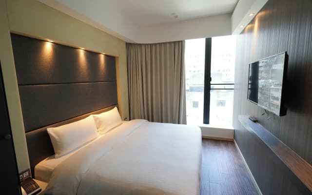 Epoch Hotel - photo 4