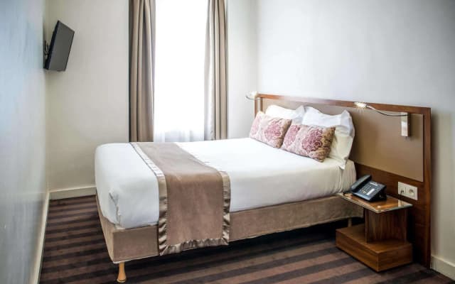 Art Hotel Batignolles - photo 4
