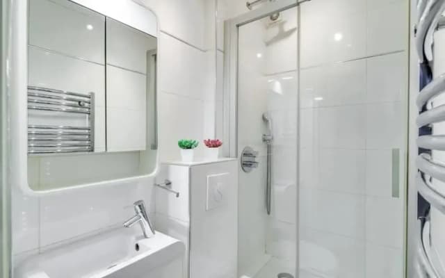 Beautiful Renovated Flat Near Eiffel Tower - photo 4