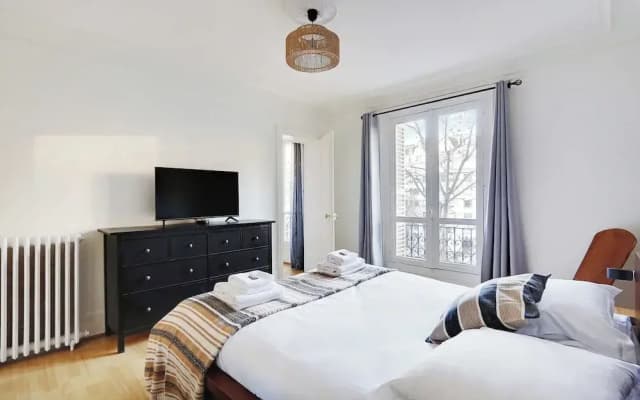 Experience the Parisian Lifestyle: 2BR Near Porte Maillot - photo 3