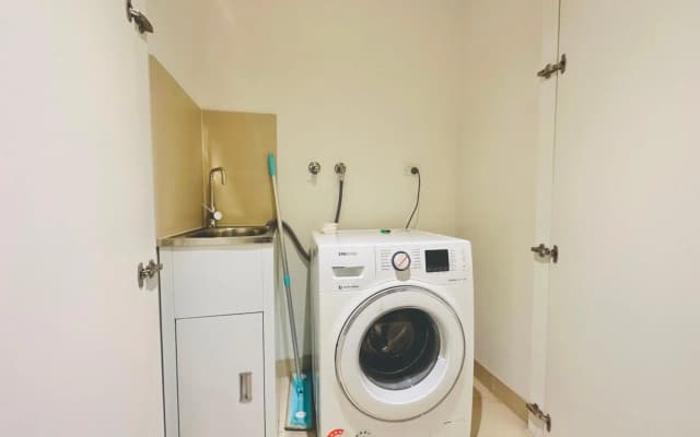 Rooftop 2BRapt in Abbotsford+King bed+WIFI+Parking - photo 2