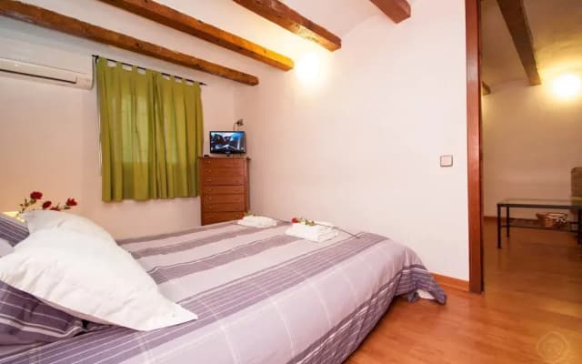 Rustic Poble Sec Apartment - photo 5